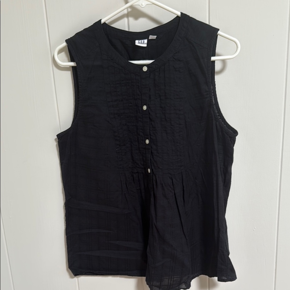 GAP Black Sleeveless Buttoned Blouse